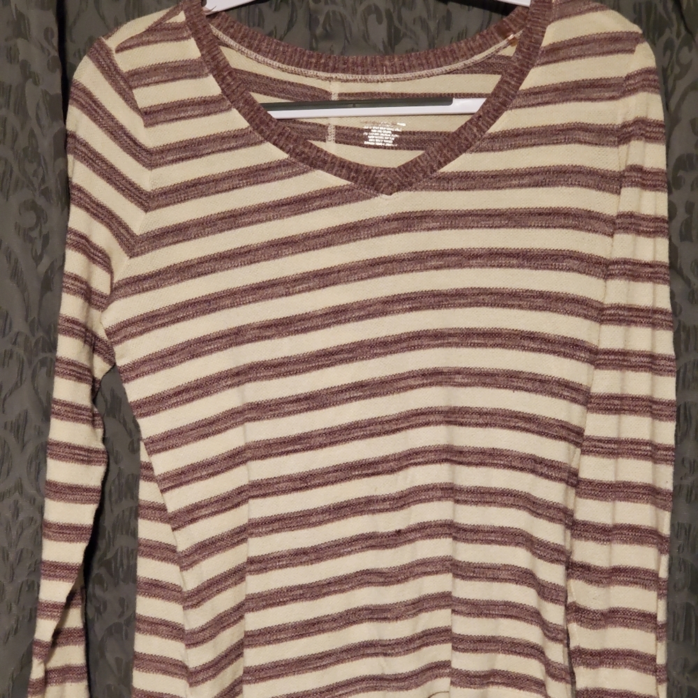 St. John's Bay long sleeve lightweight knit top.